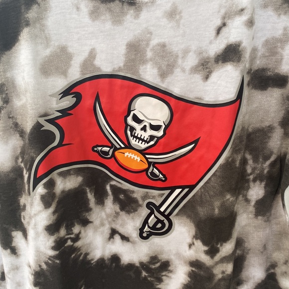 Official NFL Tampa Bay buccaneers youth large shirt. Brand new with tags!! - Picture 3 of 6